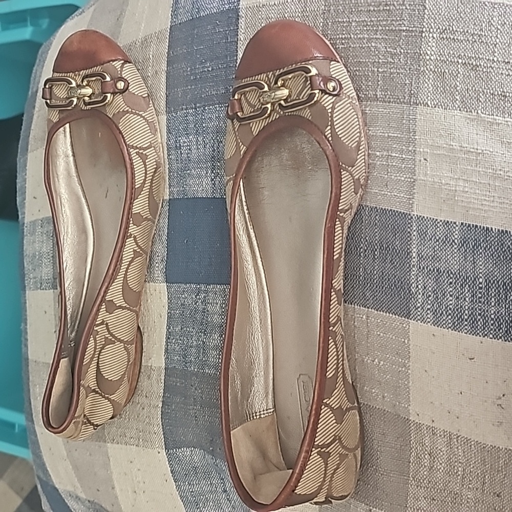 Coach Flats - Picture 3 of 4